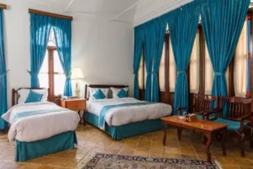 هتل لاله یزد - اتاق سه تخته زیرزمین