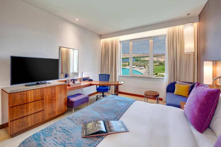 Crowne Plaza Muscat OCEC by IHG - Premium King Room with Mountain View - Lounge Access