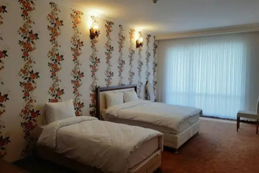 هتل شهرزاد لاهیجان - اتاق سه تخته رویال جنگل (اقامت با صبحانه)