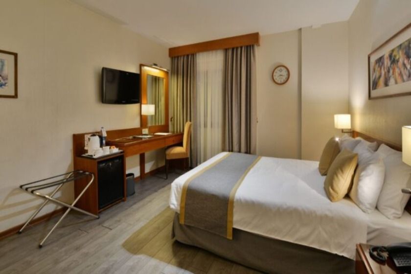 هتل الیزه شیراز - اتاق دوتخته دبل ویو کوه