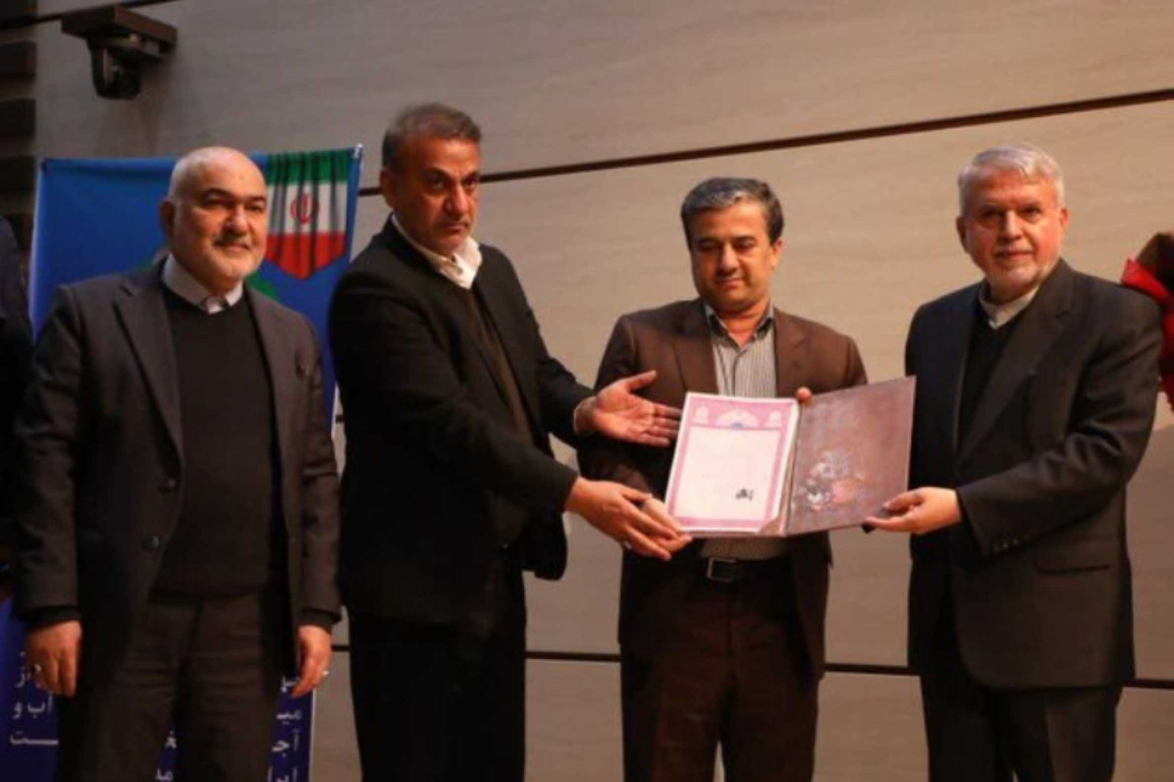 سند مالکیت کاخ آپادانا اهدا شد