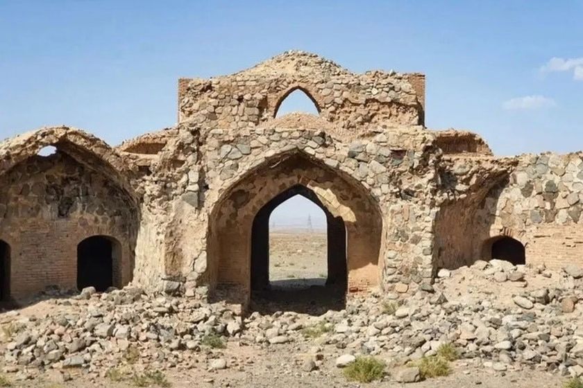 «ده‌زیره» در مسیر احیا؛ مالکیت کاروانسرای تاریخی کاشان به میراث فرهنگی رسید 
