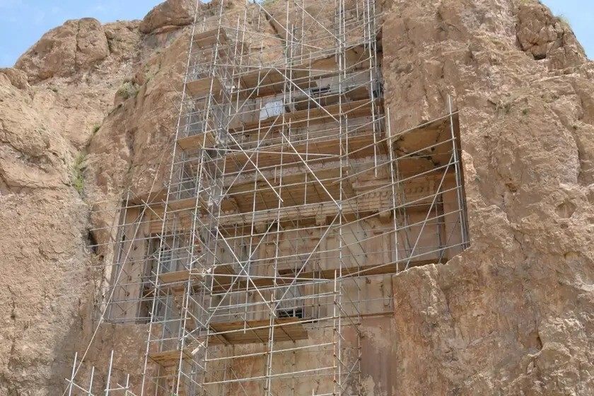 پایان قریب الوقوع بازسازی آرامگاه خشایارشاه در مرودشت پس از ۸ سال