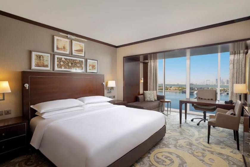 Sheraton Dubai Creek Hotel & Towers - Club Room, Club lounge access, Guest room, 1 King - Breakfast, Afternoon Tea & Happy Hours