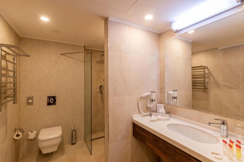 Ramada Hotel & Suites by Wyndham Yerevan - Family King Suite