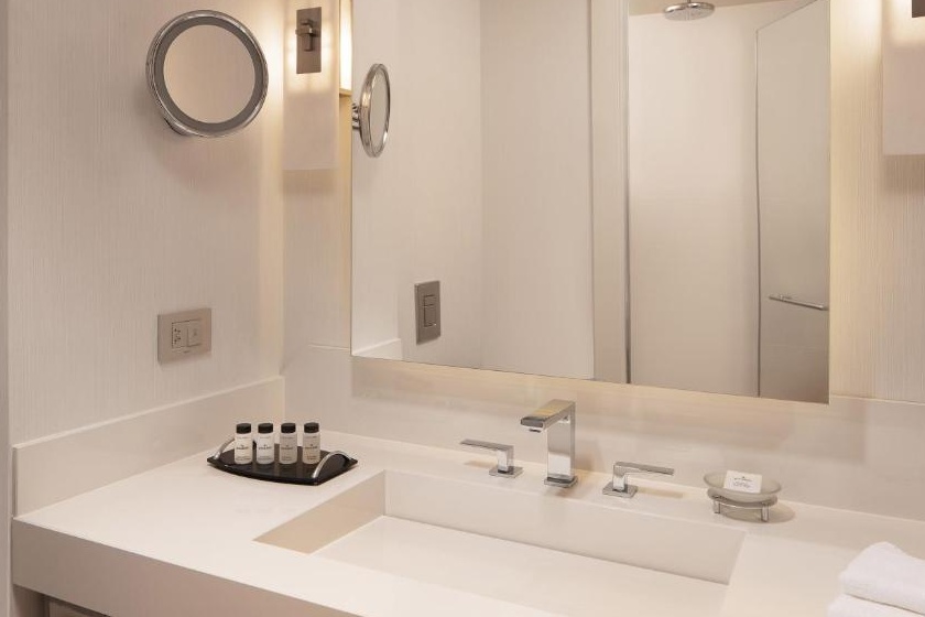 Sheraton Ankara Hotel & Convention Center Ankara - Premium Club Twin Room with Club Lounge Access