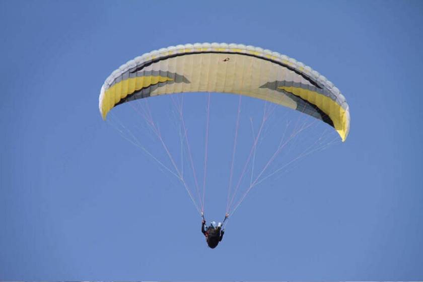 ۵ چترباز از بلندترین هتل جهان به پرواز درآمدند