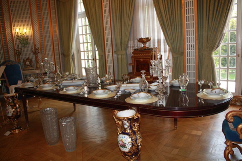 موزه ظروف سلطنتی سعد آباد. منبع عکس: وبسایت رسمی کاخ سعدآباد. عکاس: نامشخص