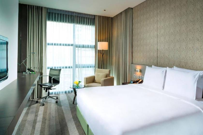 Holiday Inn Bangkok Sukhumvit, an IHG Hotel - Standard King Room with City View - Non-Smoking