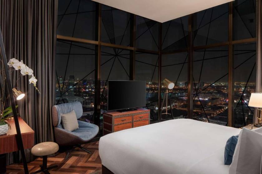 DoubleTree by Hilton Dubai M Square Hotel & Residences - One-Bedroom King Corner Suite