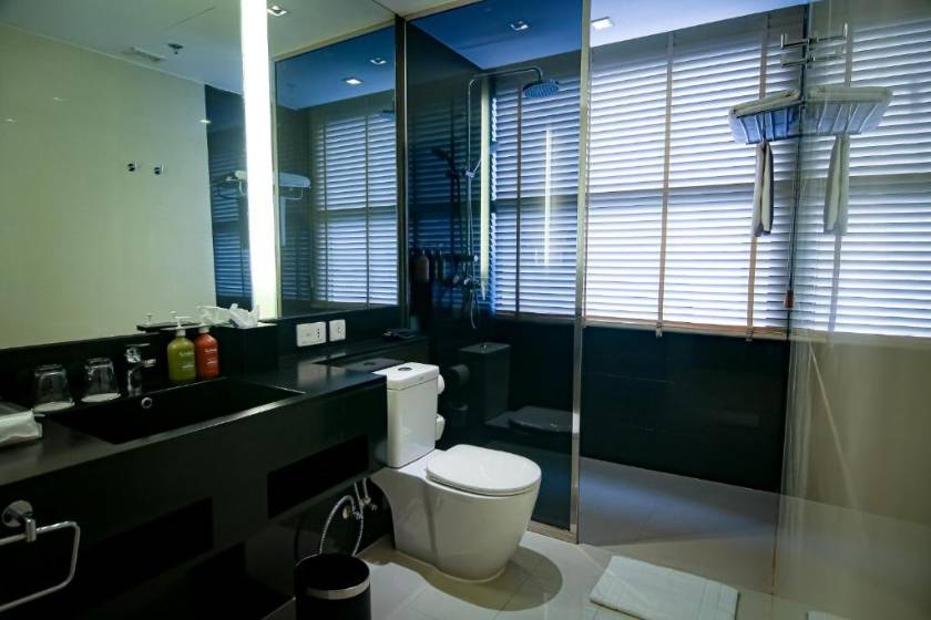 Holiday Inn Bangkok Sukhumvit, an IHG Hotel - King Room with City View - Smoking