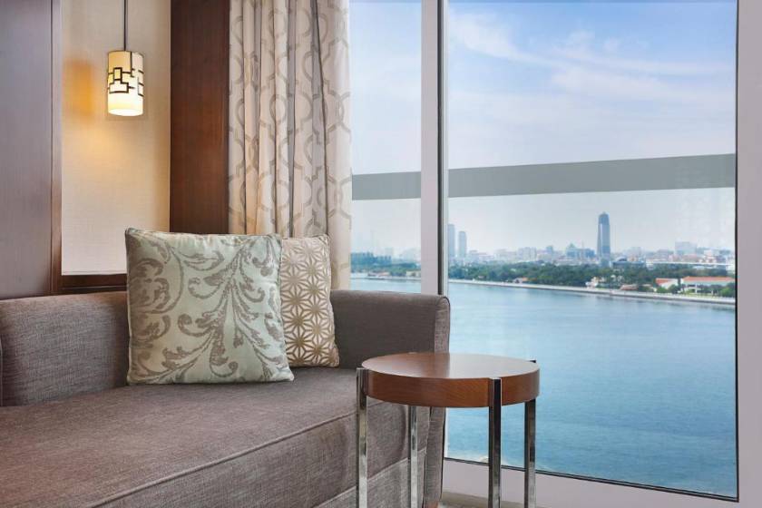 Sheraton Dubai Creek Hotel & Towers - Club Room, Club lounge access, Guest room, 1 King - Breakfast, Afternoon Tea & Happy Hours