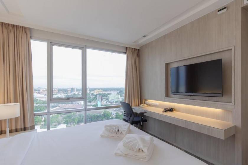 Jasmine Grande Residence - One-Bedroom Suite with Jacuzzi