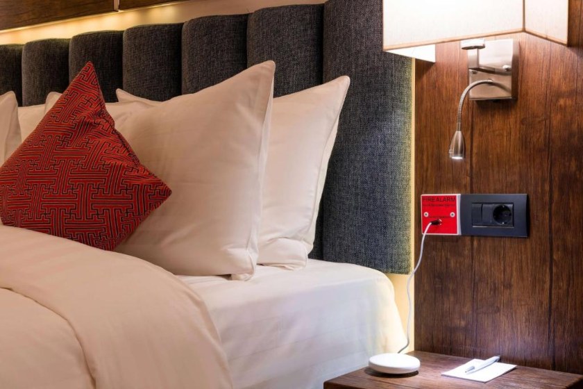 Ramada Hotel & Suites by Wyndham Yerevan - King Mobility Accessible Room