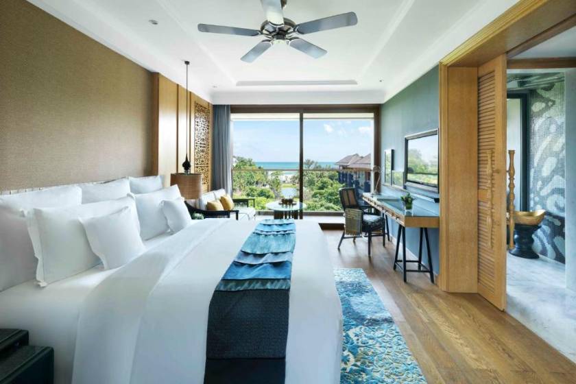 Hotel Indigo Bali Seminyak Beach, an IHG Hotel - King Suite with Partial Ocean View
