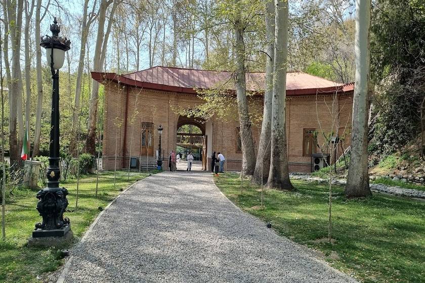 یکی از کاخ های مجموعه سعد آباد. منبع عکس: گوگل مپ. عکاس: سلیم