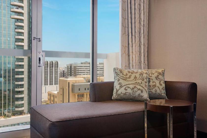 Sheraton Dubai Creek Hotel & Towers - Deluxe Room, Guest room, 1 King, City view