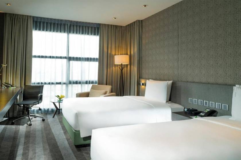 Holiday Inn Bangkok Sukhumvit, an IHG Hotel - Standard Twin Room with City View - Smoking