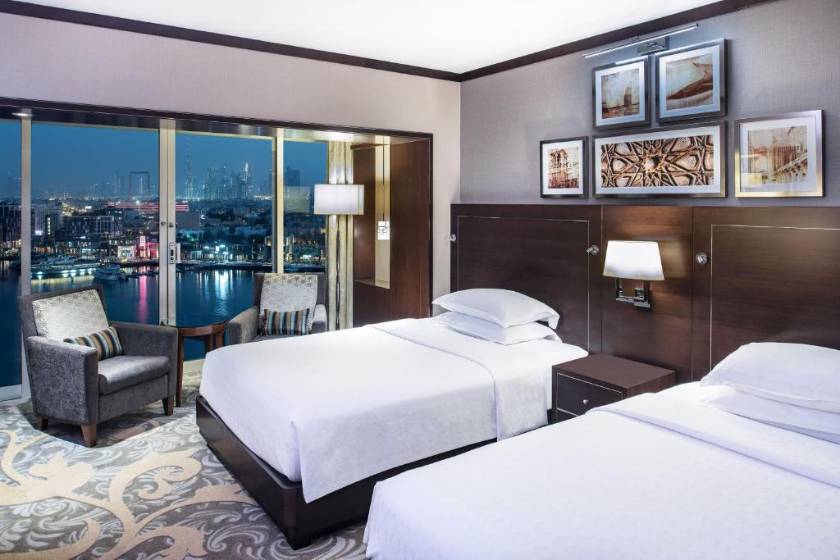 Sheraton Dubai Creek Hotel & Towers - Club Room, Club lounge access, Guest room, 2 Twin/ single bed(s), Creek view