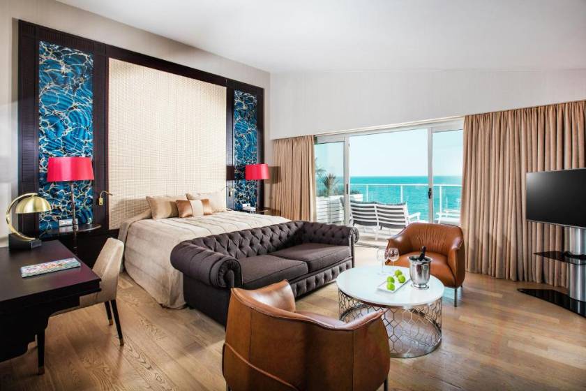 Charisma De Luxe Hotel - King Suite with Sea View