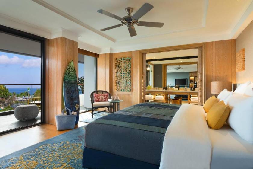 Hotel Indigo Bali Seminyak Beach, an IHG Hotel - King Suite with Partial Ocean View