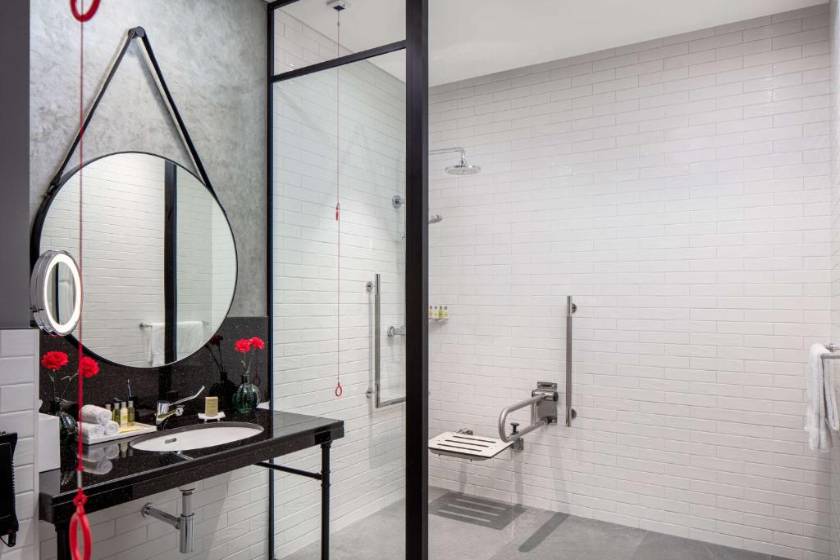 DoubleTree by Hilton Dubai M Square Hotel & Residences - King Room - Mobility Access