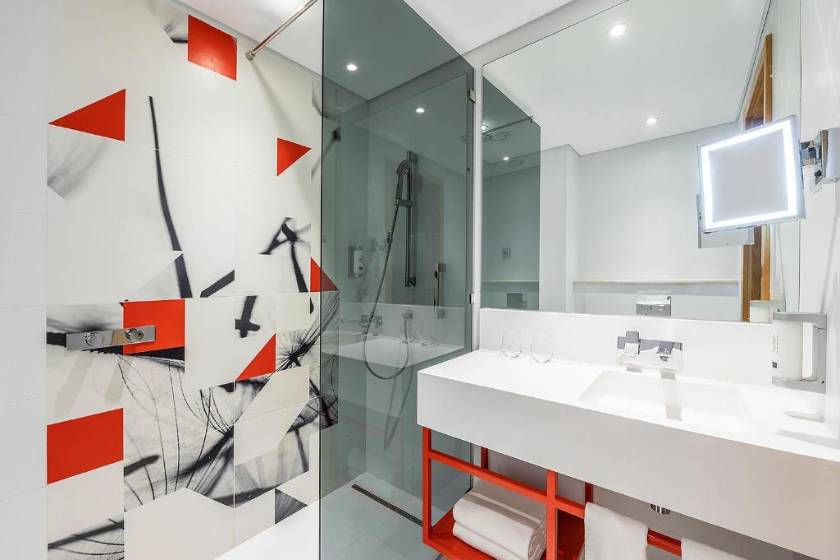 Studio M Arabian Plaza Hotel & Hotel Apartments - Urban King Room Pool View - with complimentary Shuttle Service to the Beach and Deira City Center